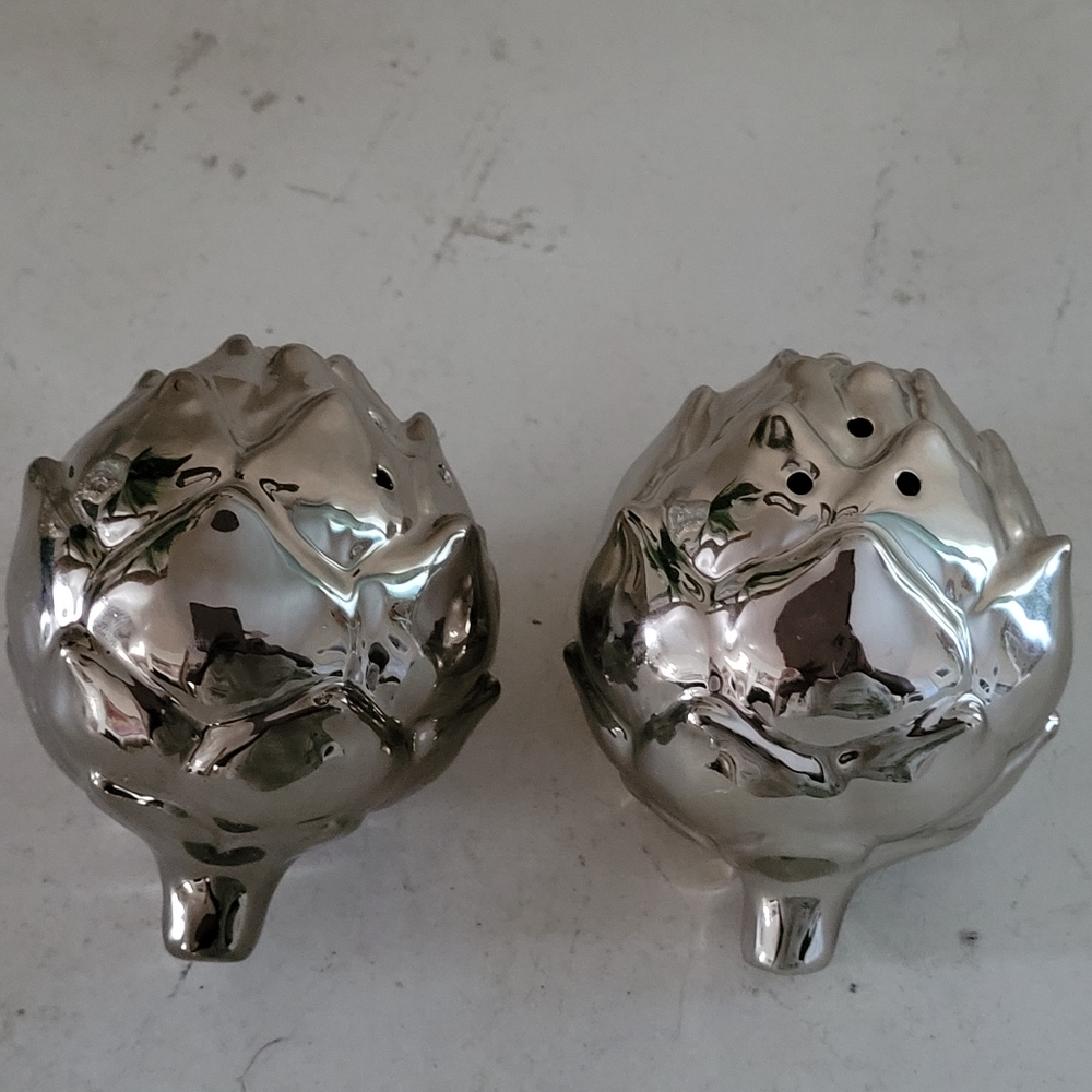 Artichoke Flower Salt and Pepper Shaker Sets